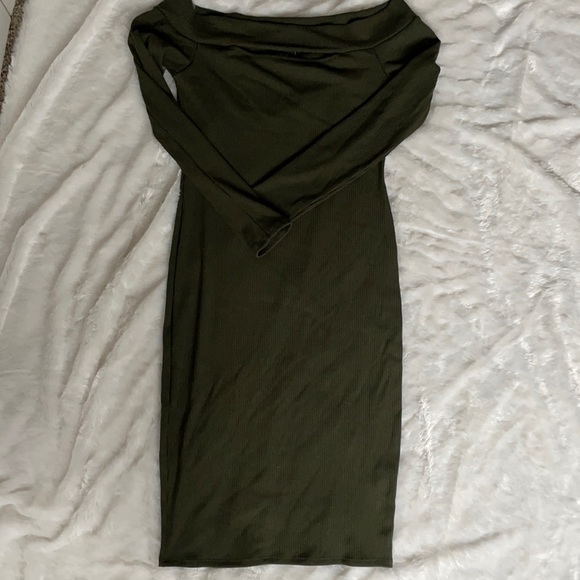 Off the shoulder midi dress with cut out at chest
